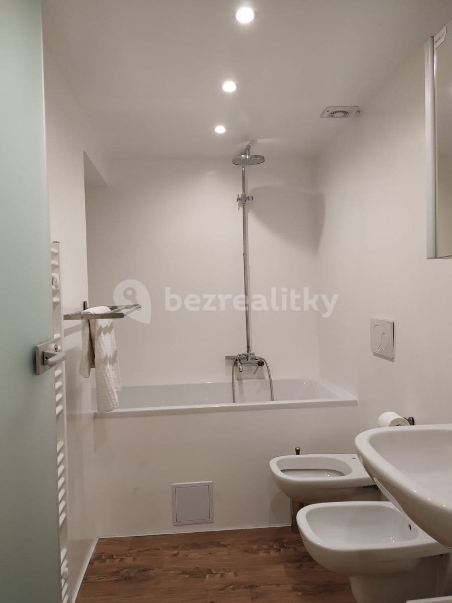 Prenájom bytu 1-izbový 38 m², Prvního pluku, Praha, Praha Prenájom bytu 1-izbový 38 m², Prvního pluku, Praha, Praha