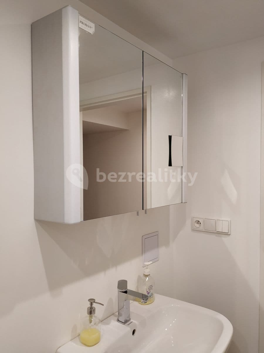 Prenájom bytu 1-izbový 38 m², Prvního pluku, Praha, Praha Prenájom bytu 1-izbový 38 m², Prvního pluku, Praha, Praha