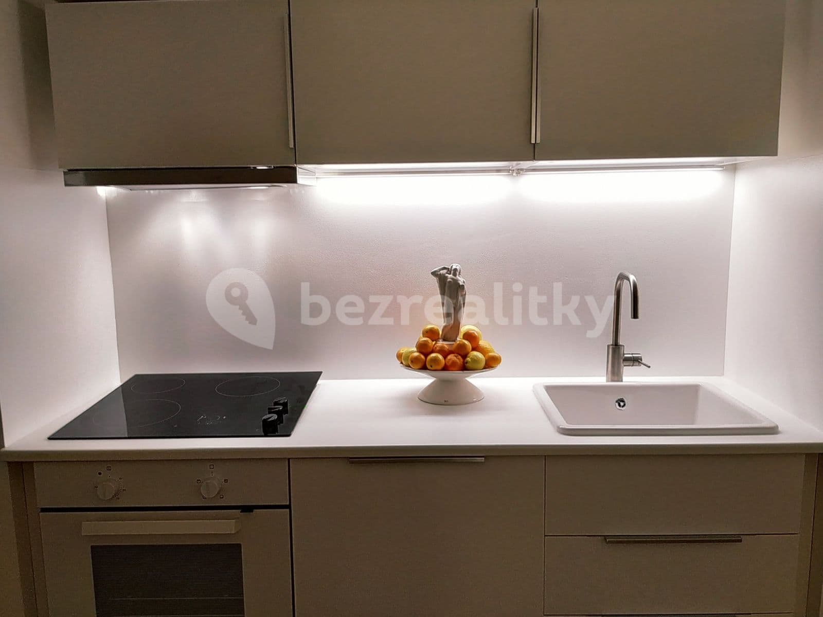 Prenájom bytu 1-izbový 38 m², Prvního pluku, Praha, Praha Prenájom bytu 1-izbový 38 m², Prvního pluku, Praha, Praha