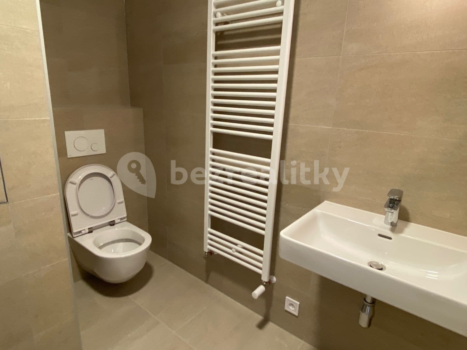 Prenájom bytu 1-izbový 41 m², U Červeného mlýna, Brno, Jihomoravský kraj Prenájom bytu 1-izbový 41 m², U Červeného mlýna, Brno, Jihomoravský kraj