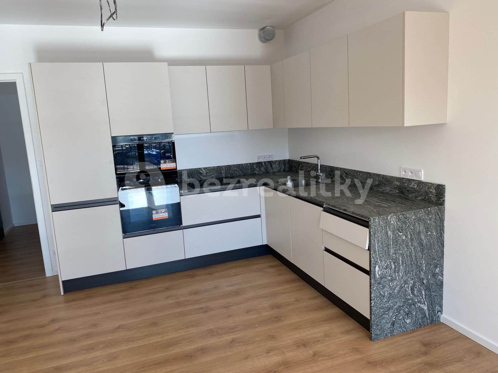 Prenájom bytu 1-izbový 41 m², U Červeného mlýna, Brno, Jihomoravský kraj Prenájom bytu 1-izbový 41 m², U Červeného mlýna, Brno, Jihomoravský kraj
