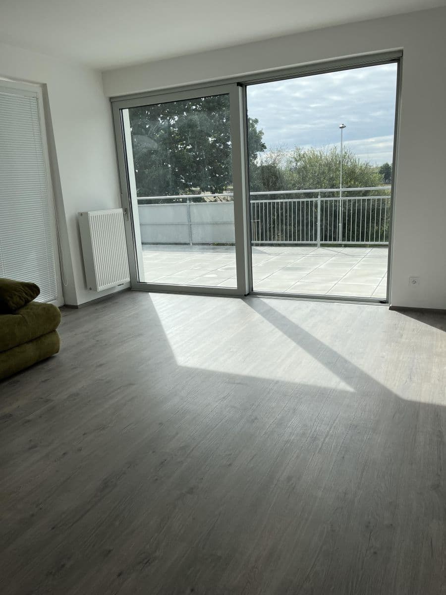 Prenájom bytu 2-izbový 71 m², U Sportovní školy, Pardubice, Pardubický kraj Prenájom bytu 2-izbový 71 m², U Sportovní školy, Pardubice, Pardubický kraj