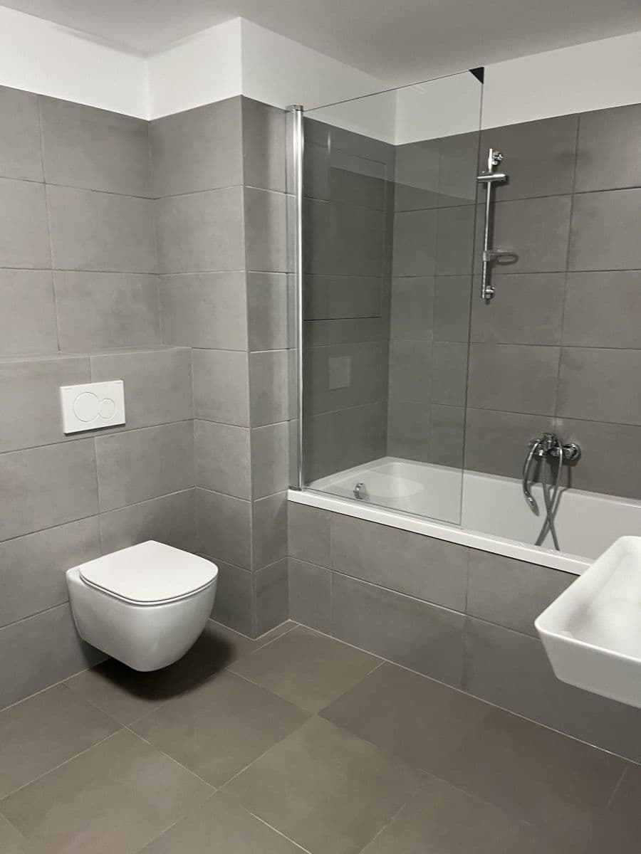 Prenájom bytu 2-izbový 71 m², U Sportovní školy, Pardubice, Pardubický kraj Prenájom bytu 2-izbový 71 m², U Sportovní školy, Pardubice, Pardubický kraj