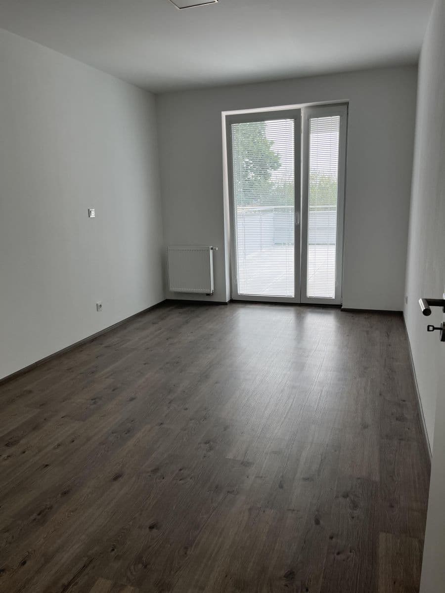 Prenájom bytu 2-izbový 71 m², U Sportovní školy, Pardubice, Pardubický kraj Prenájom bytu 2-izbový 71 m², U Sportovní školy, Pardubice, Pardubický kraj