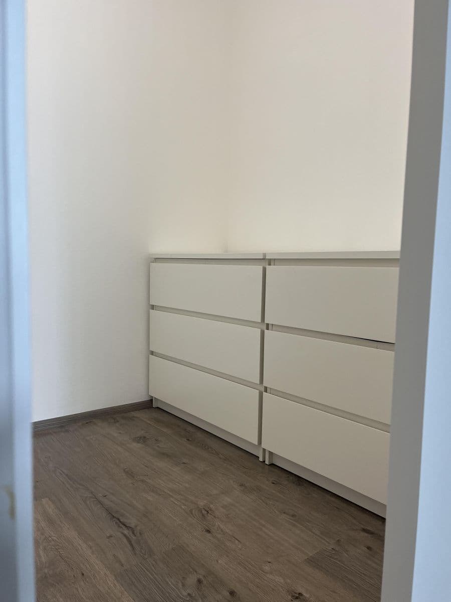 Prenájom bytu 2-izbový 71 m², U Sportovní školy, Pardubice, Pardubický kraj Prenájom bytu 2-izbový 71 m², U Sportovní školy, Pardubice, Pardubický kraj
