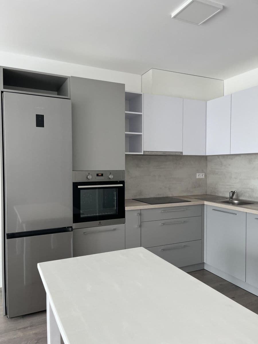 Prenájom bytu 2-izbový 71 m², U Sportovní školy, Pardubice, Pardubický kraj Prenájom bytu 2-izbový 71 m², U Sportovní školy, Pardubice, Pardubický kraj