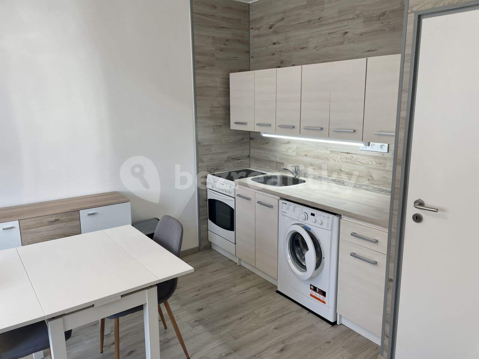 Prenájom bytu 1-izbový 38 m², Tuchomyšlská, Chlumec, Ústecký kraj Prenájom bytu 1-izbový 38 m², Tuchomyšlská, Chlumec, Ústecký kraj