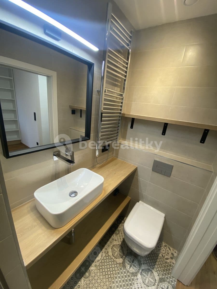 Prenájom bytu 2-izbový 45 m², Sokolovská, Praha, Praha Prenájom bytu 2-izbový 45 m², Sokolovská, Praha, Praha