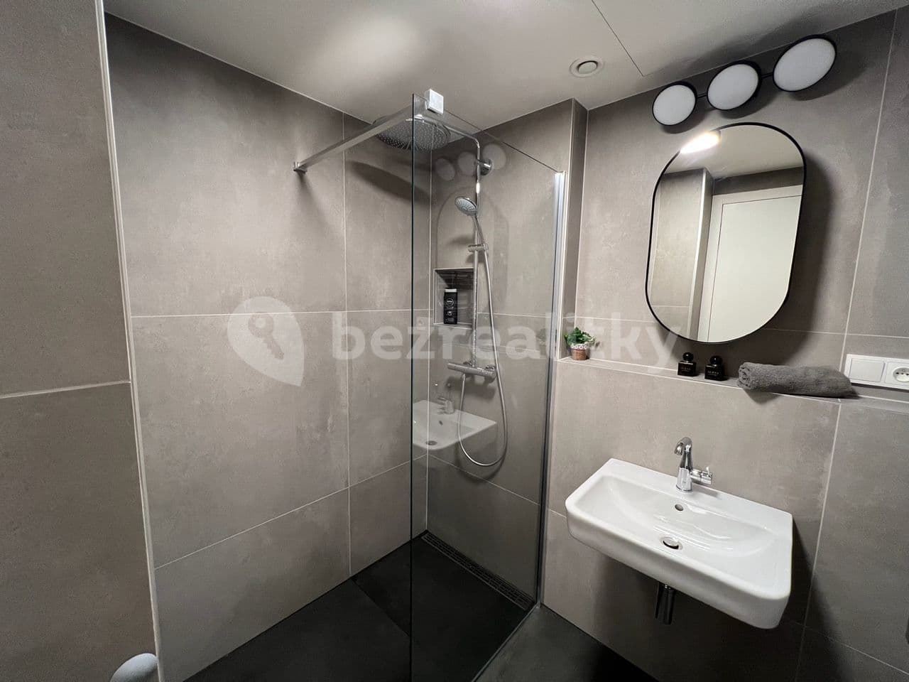 Prenájom bytu 2-izbový 61 m², Křižíkova, Praha, Praha Prenájom bytu 2-izbový 61 m², Křižíkova, Praha, Praha