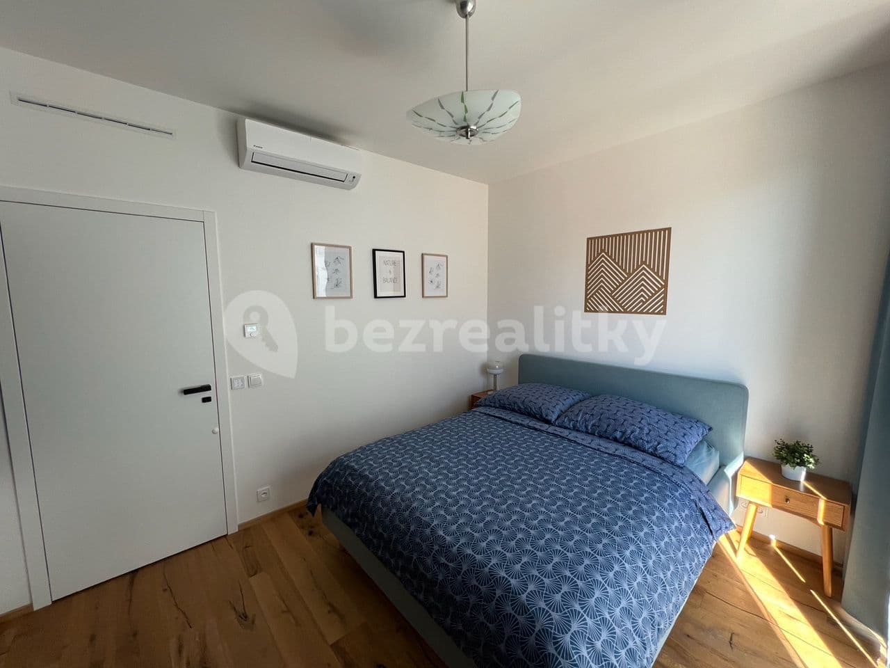 Prenájom bytu 2-izbový 61 m², Křižíkova, Praha, Praha Prenájom bytu 2-izbový 61 m², Křižíkova, Praha, Praha