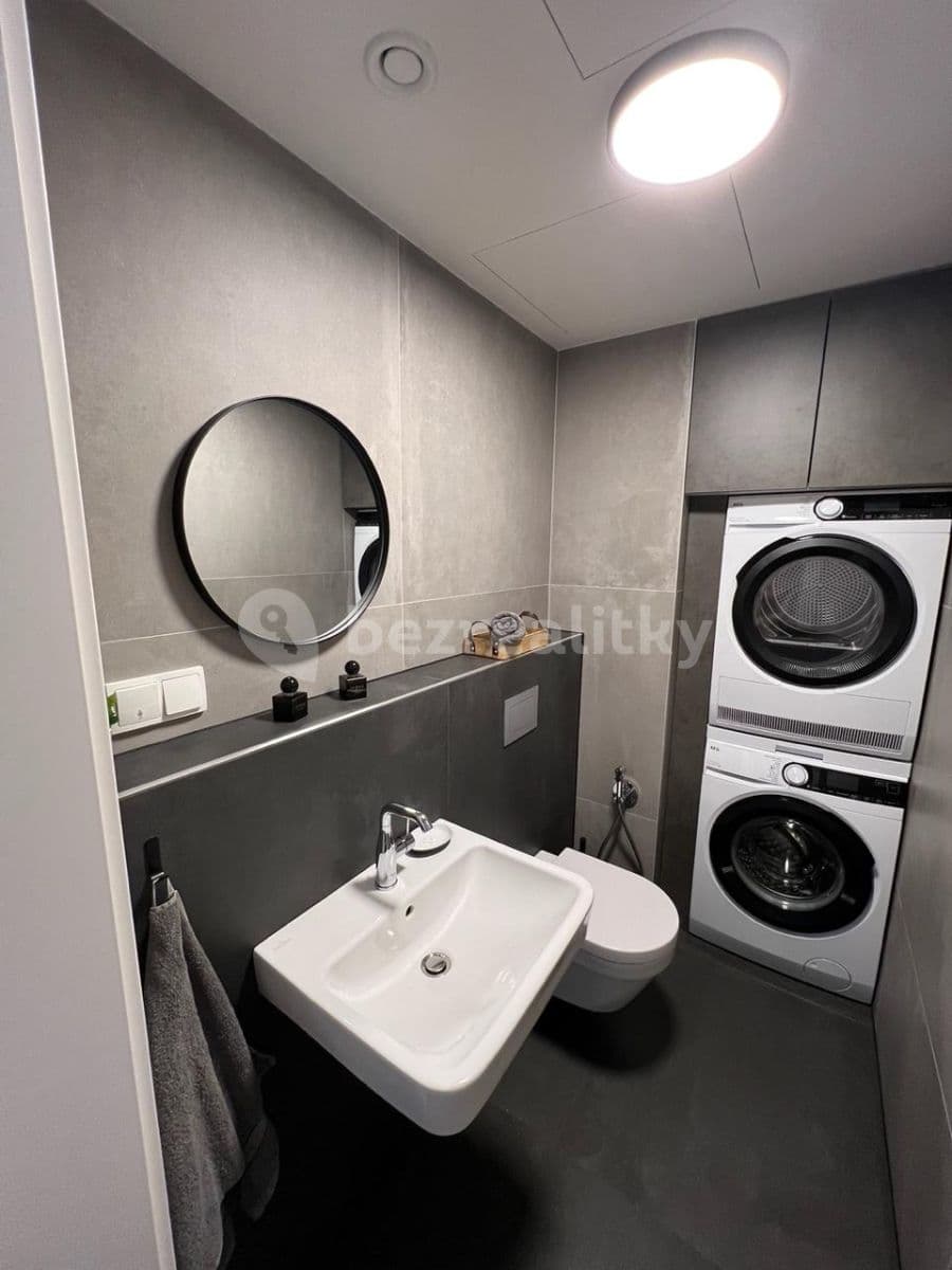 Prenájom bytu 2-izbový 61 m², Křižíkova, Praha, Praha Prenájom bytu 2-izbový 61 m², Křižíkova, Praha, Praha