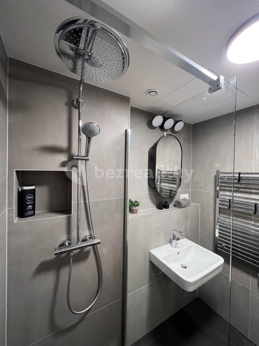 Prenájom bytu 2-izbový 61 m², Křižíkova, Praha, Praha Prenájom bytu 2-izbový 61 m², Křižíkova, Praha, Praha