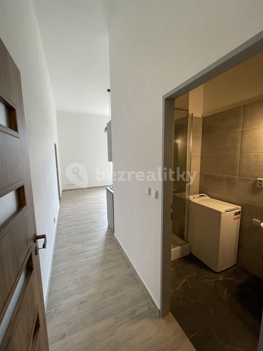 Prenájom bytu 2-izbový 44 m², Buzulucká, Komárov, Středočeský kraj