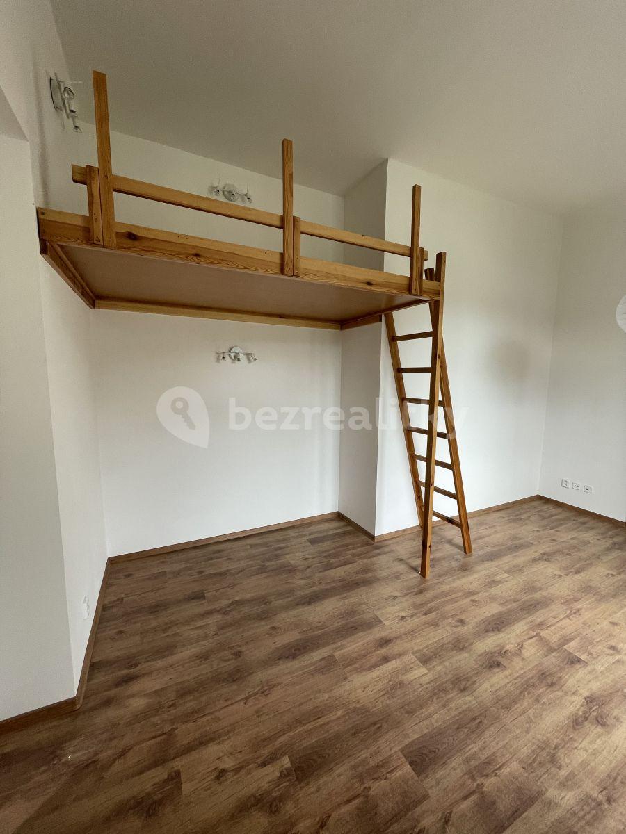Prenájom bytu 2-izbový 44 m², Buzulucká, Komárov, Středočeský kraj