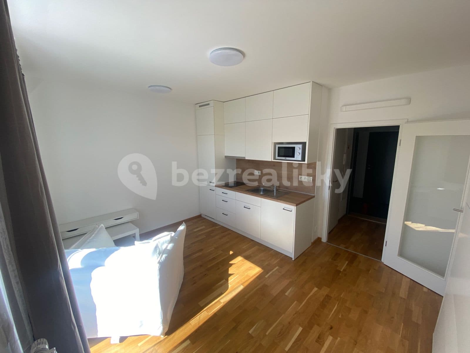 Prenájom bytu 1-izbový 28 m², Na Farkáně Ⅰ, Praha, Praha Prenájom bytu 1-izbový 28 m², Na Farkáně Ⅰ, Praha, Praha