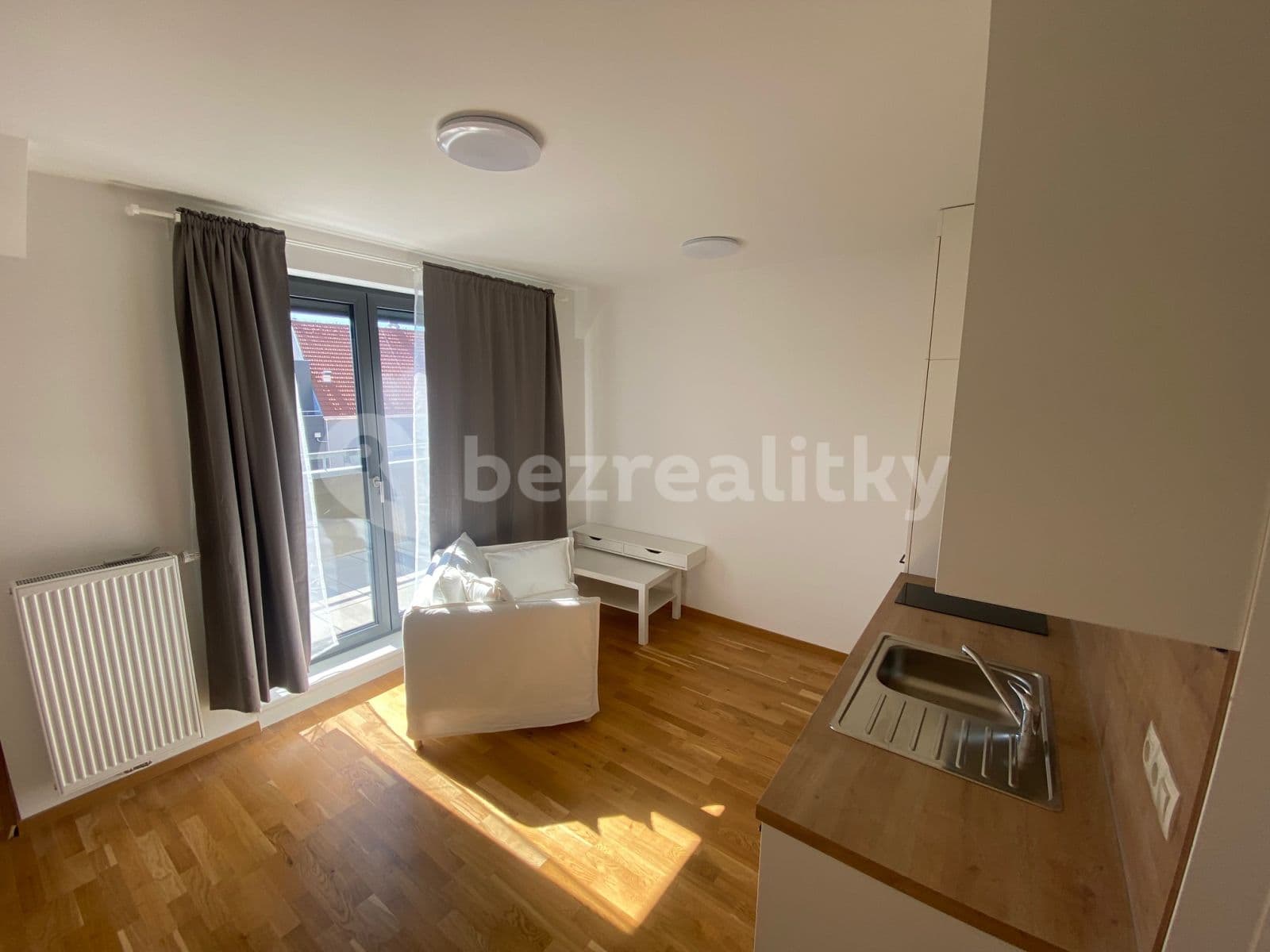 Prenájom bytu 1-izbový 28 m², Na Farkáně Ⅰ, Praha, Praha Prenájom bytu 1-izbový 28 m², Na Farkáně Ⅰ, Praha, Praha