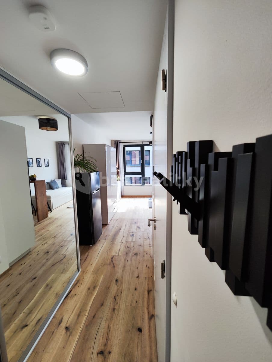 Prenájom bytu 1-izbový 28 m², Sokolovská, Praha, Praha Prenájom bytu 1-izbový 28 m², Sokolovská, Praha, Praha