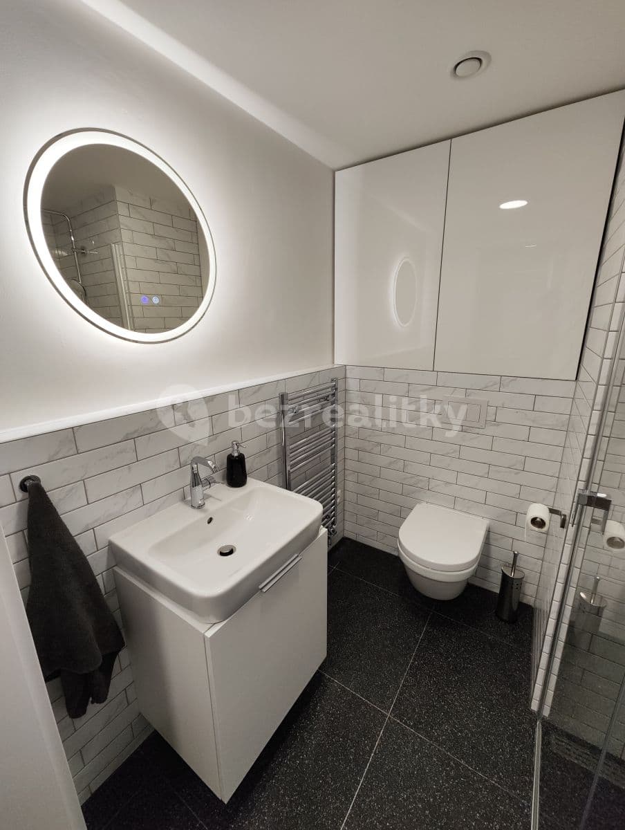 Prenájom bytu 1-izbový 28 m², Sokolovská, Praha, Praha Prenájom bytu 1-izbový 28 m², Sokolovská, Praha, Praha