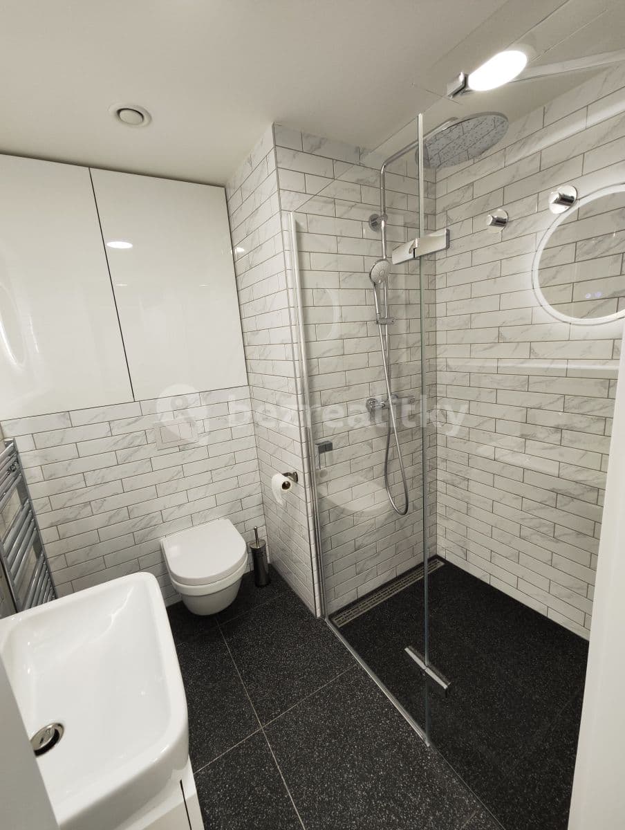 Prenájom bytu 1-izbový 28 m², Sokolovská, Praha, Praha Prenájom bytu 1-izbový 28 m², Sokolovská, Praha, Praha