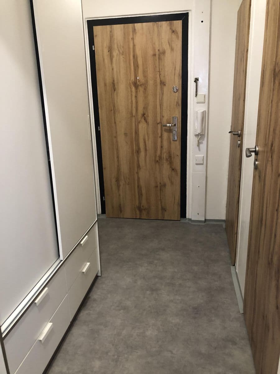 Prenájom bytu 2-izbový 43 m², Ciolkovského, Praha, Praha Prenájom bytu 2-izbový 43 m², Ciolkovského, Praha, Praha