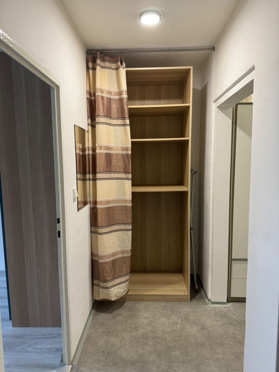 Prenájom bytu 2-izbový 43 m², Ciolkovského, Praha, Praha Prenájom bytu 2-izbový 43 m², Ciolkovského, Praha, Praha