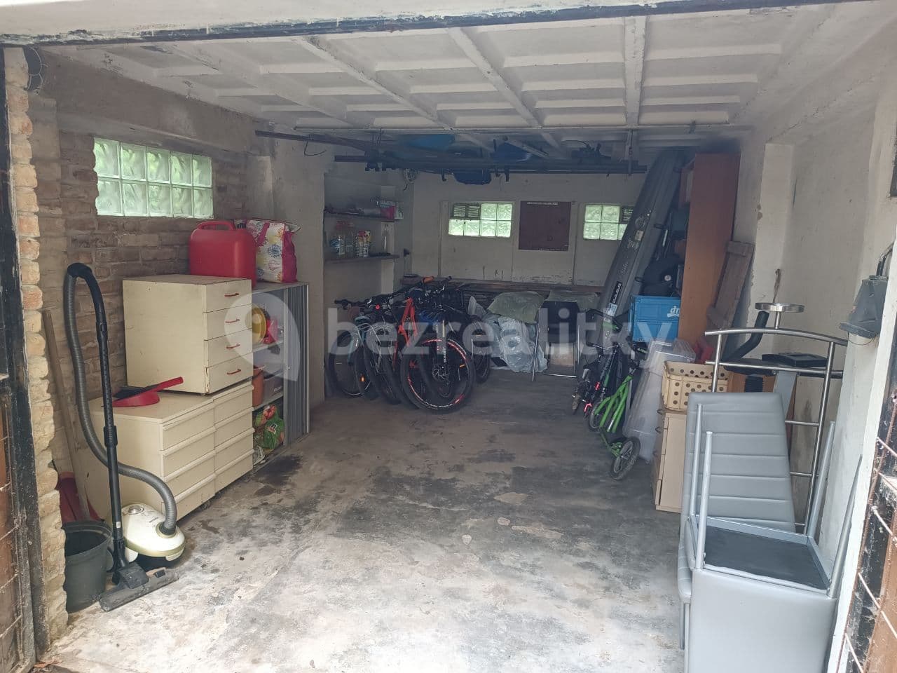 Prenájom garáže 19 m², Hradecká, Brno, Jihomoravský kraj Prenájom garáže 19 m², Hradecká, Brno, Jihomoravský kraj