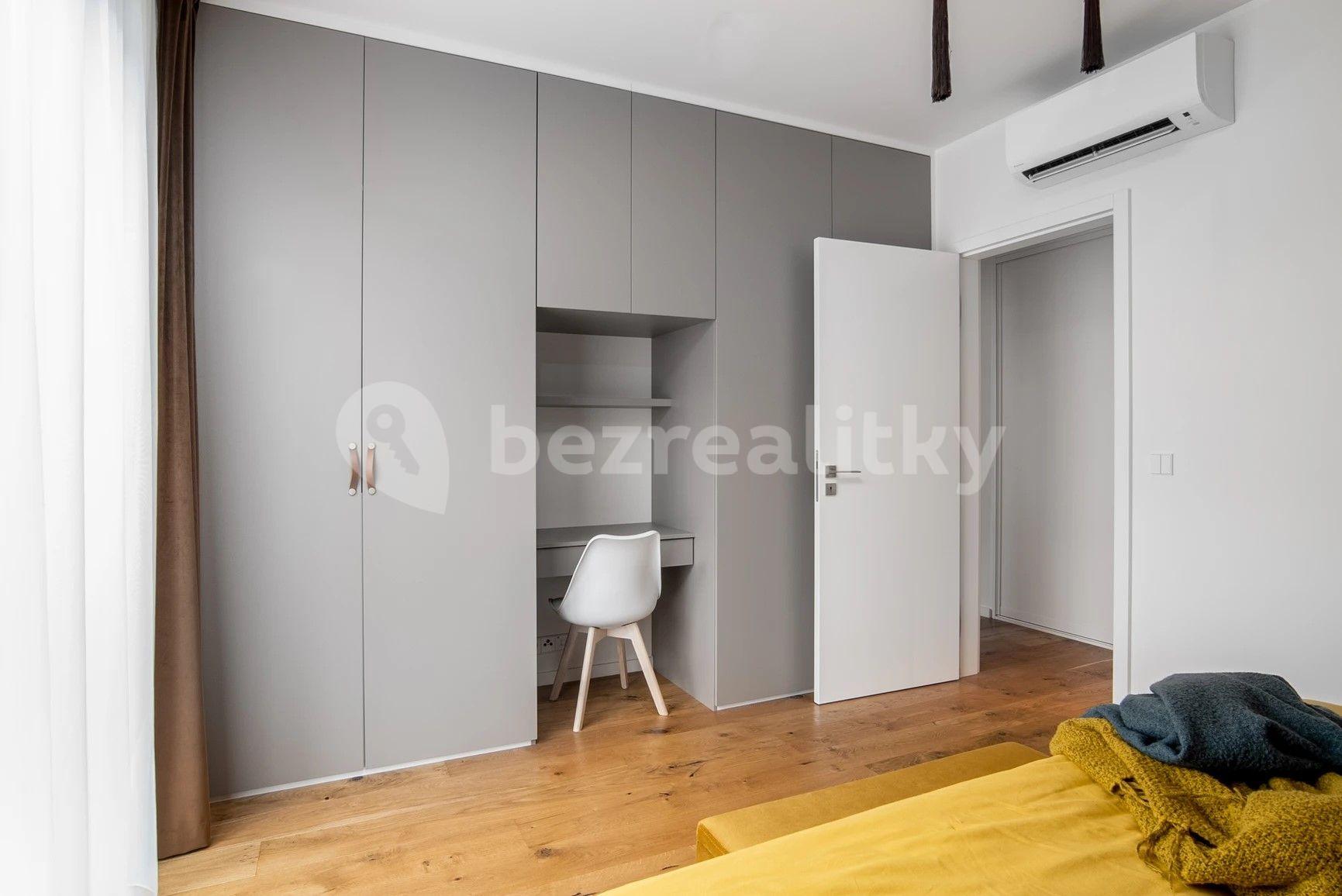 Prenájom bytu 3-izbový 91 m², Smrčkova, Praha, Praha