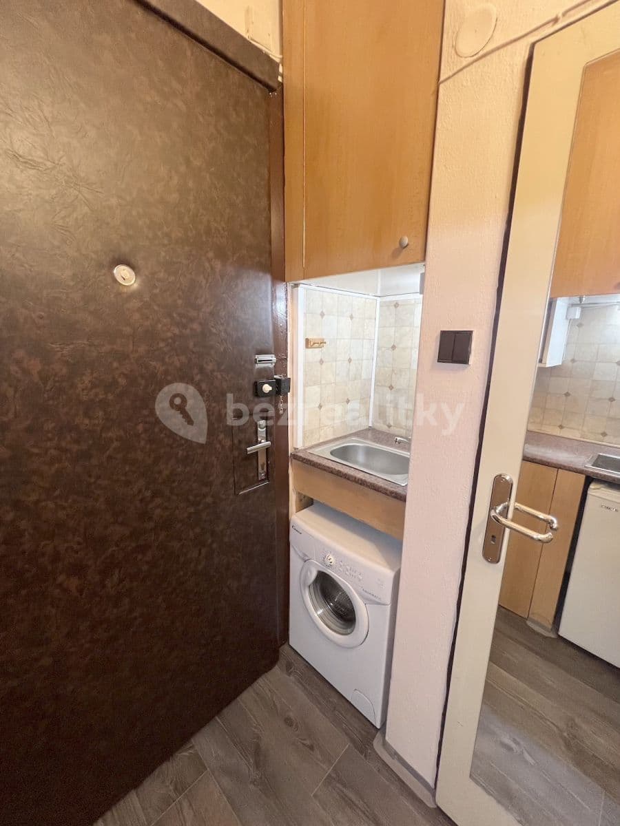 Prenájom bytu 1-izbový 24 m², Magistrů, Praha, Praha Prenájom bytu 1-izbový 24 m², Magistrů, Praha, Praha