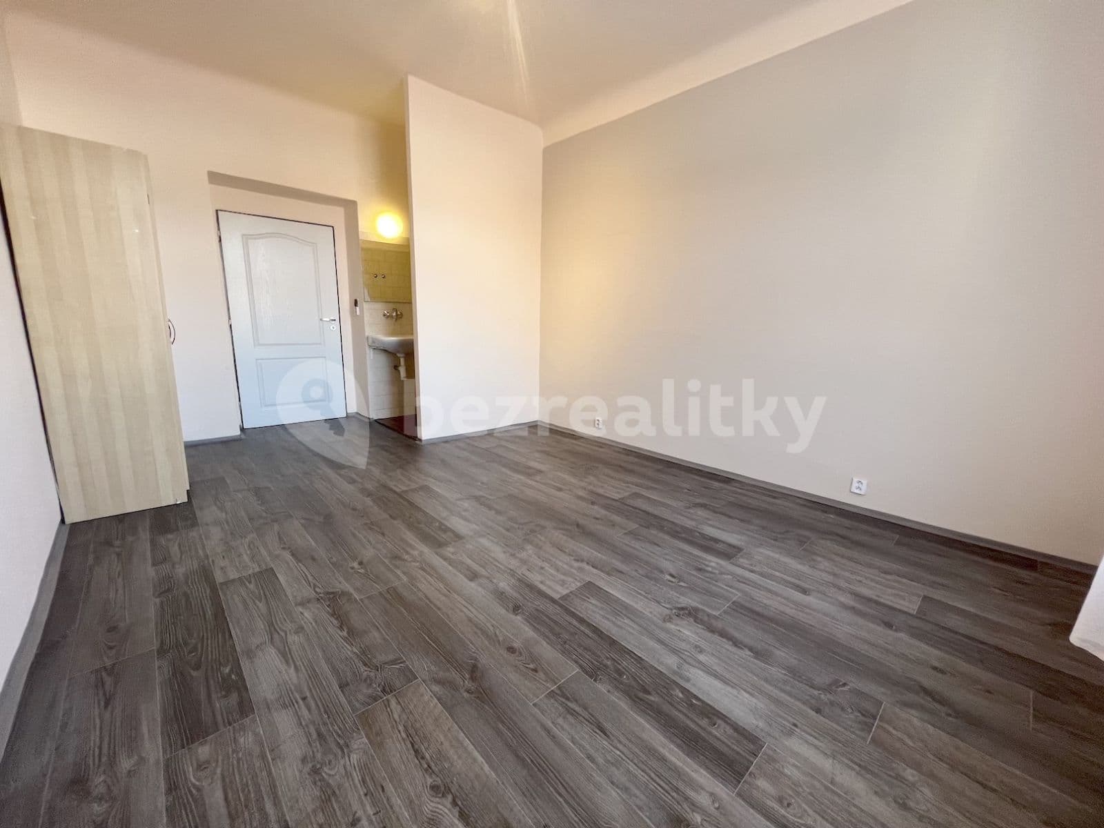 Prenájom bytu 1-izbový 24 m², Magistrů, Praha, Praha Prenájom bytu 1-izbový 24 m², Magistrů, Praha, Praha