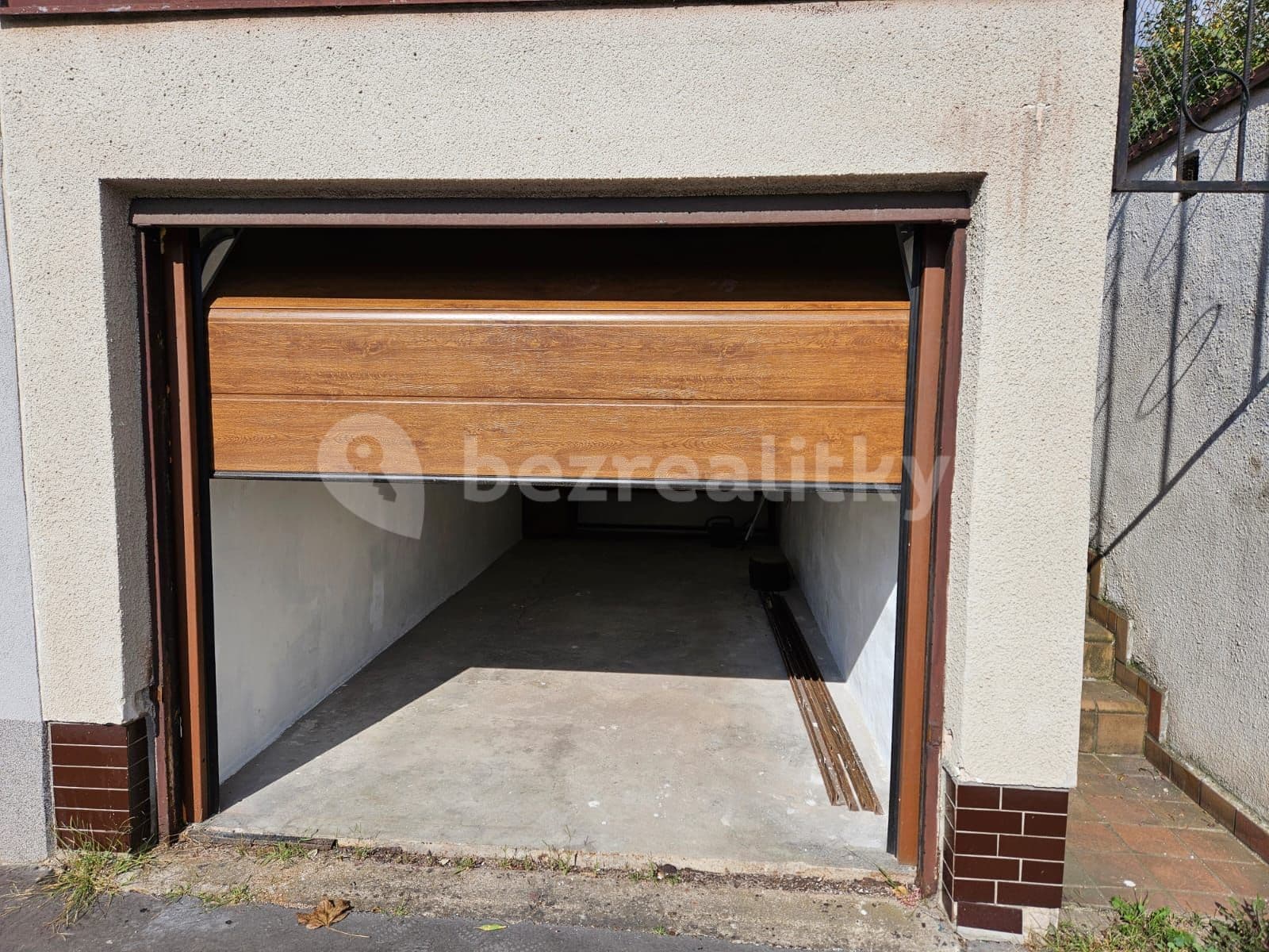 Prenájom garáže 14 m², Uhříněveská, Praha, Praha Prenájom garáže 14 m², Uhříněveská, Praha, Praha