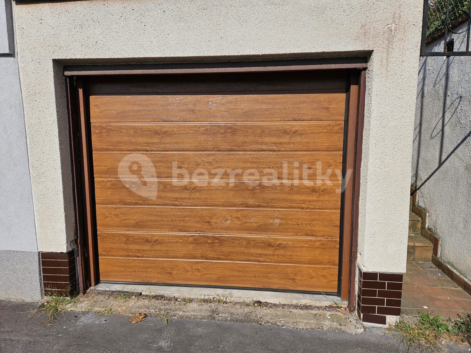 Prenájom garáže 14 m², Uhříněveská, Praha, Praha Prenájom garáže 14 m², Uhříněveská, Praha, Praha