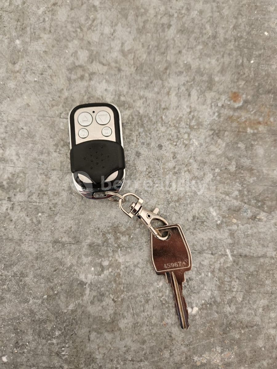 Prenájom garáže 14 m², Uhříněveská, Praha, Praha Prenájom garáže 14 m², Uhříněveská, Praha, Praha