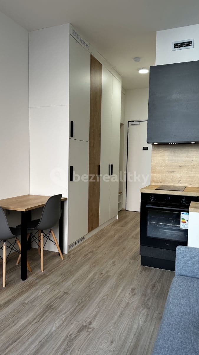Prenájom bytu 1-izbový 21 m², Mozartova, Praha, Praha Prenájom bytu 1-izbový 21 m², Mozartova, Praha, Praha