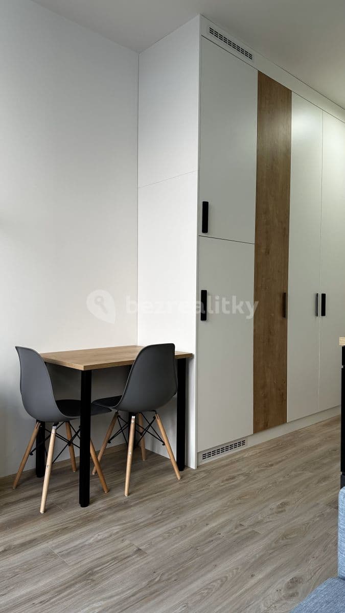 Prenájom bytu 1-izbový 21 m², Mozartova, Praha, Praha Prenájom bytu 1-izbový 21 m², Mozartova, Praha, Praha