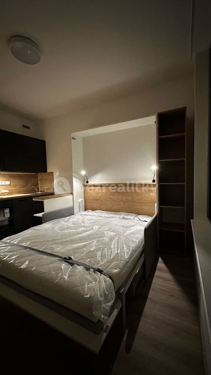 Prenájom bytu 1-izbový 21 m², Mozartova, Praha, Praha Prenájom bytu 1-izbový 21 m², Mozartova, Praha, Praha