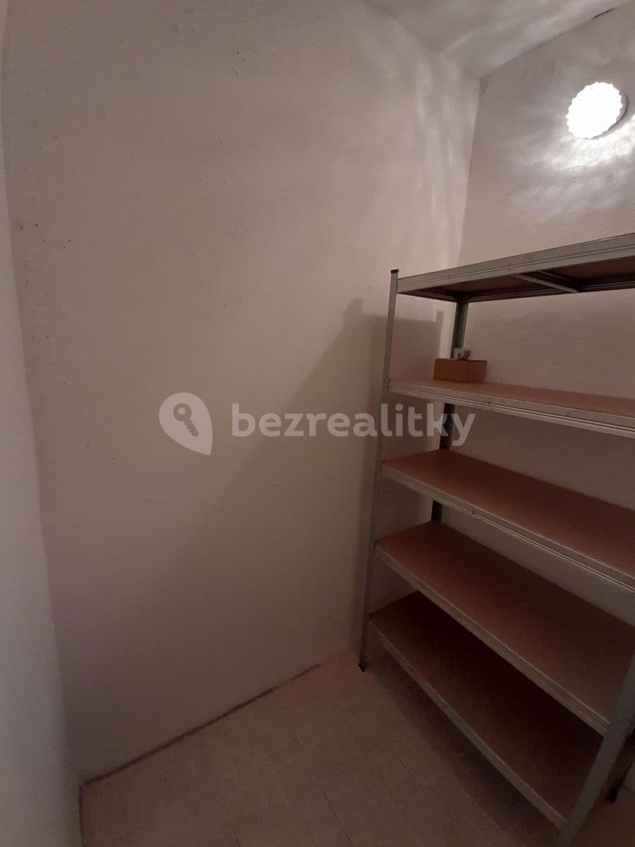 Prenájom bytu 3-izbový 68 m², Husova, Chrudim, Pardubický kraj Prenájom bytu 3-izbový 68 m², Husova, Chrudim, Pardubický kraj