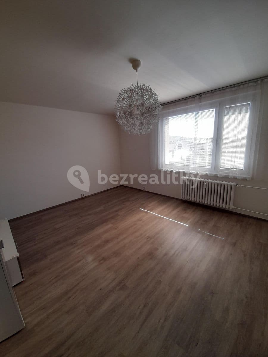 Prenájom bytu 3-izbový 68 m², Husova, Chrudim, Pardubický kraj Prenájom bytu 3-izbový 68 m², Husova, Chrudim, Pardubický kraj
