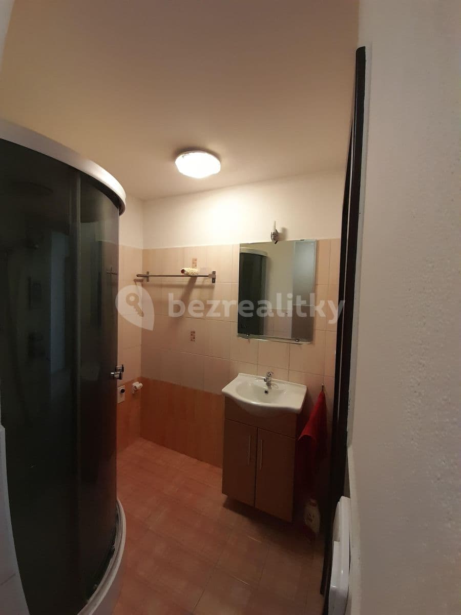 Prenájom bytu 3-izbový 68 m², Husova, Chrudim, Pardubický kraj Prenájom bytu 3-izbový 68 m², Husova, Chrudim, Pardubický kraj