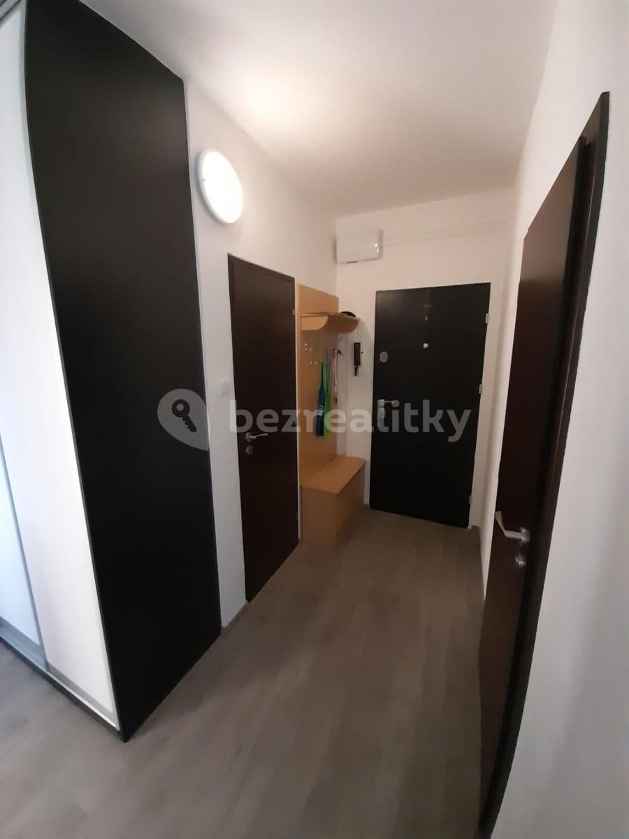Prenájom bytu 3-izbový 68 m², Husova, Chrudim, Pardubický kraj Prenájom bytu 3-izbový 68 m², Husova, Chrudim, Pardubický kraj