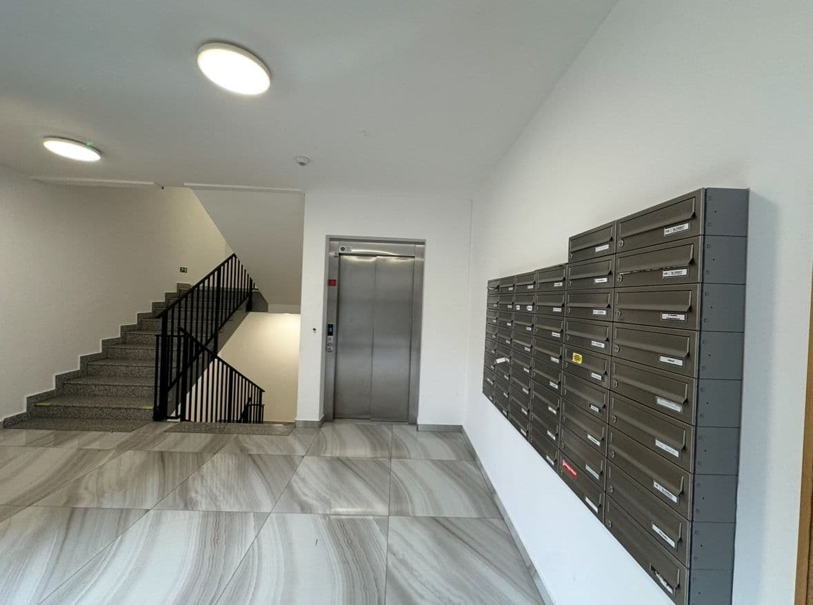 Prenájom bytu 2-izbový 60 m², Sedlecká, Karlovy Vary, Karlovarský kraj Prenájom bytu 2-izbový 60 m², Sedlecká, Karlovy Vary, Karlovarský kraj