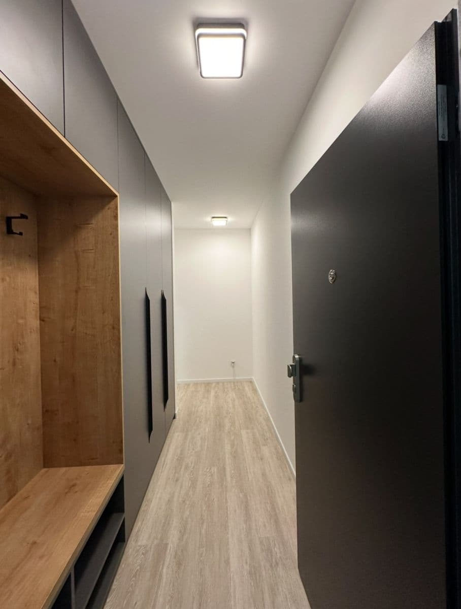 Prenájom bytu 2-izbový 60 m², Sedlecká, Karlovy Vary, Karlovarský kraj Prenájom bytu 2-izbový 60 m², Sedlecká, Karlovy Vary, Karlovarský kraj