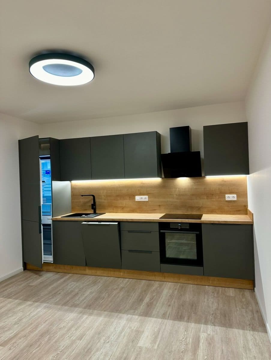 Prenájom bytu 2-izbový 60 m², Sedlecká, Karlovy Vary, Karlovarský kraj Prenájom bytu 2-izbový 60 m², Sedlecká, Karlovy Vary, Karlovarský kraj