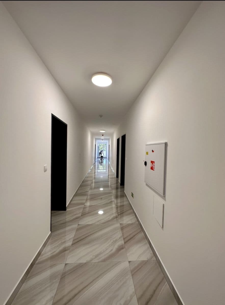 Prenájom bytu 2-izbový 60 m², Sedlecká, Karlovy Vary, Karlovarský kraj Prenájom bytu 2-izbový 60 m², Sedlecká, Karlovy Vary, Karlovarský kraj