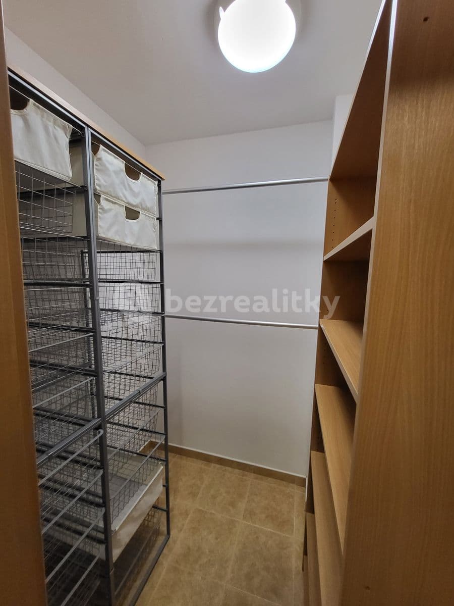 Prenájom bytu 1-izbový 58 m², Melodická, Praha, Praha Prenájom bytu 1-izbový 58 m², Melodická, Praha, Praha
