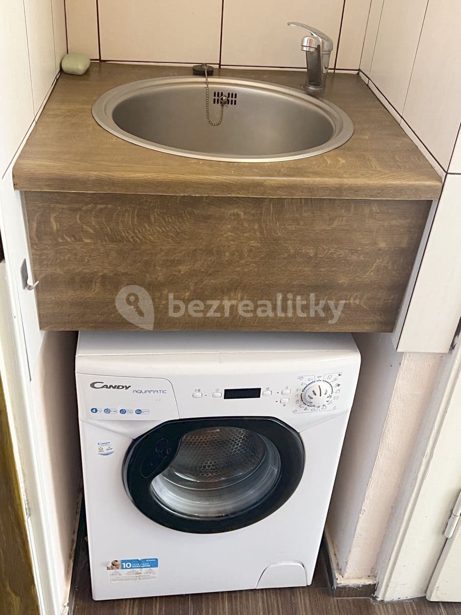 Prenájom bytu 1-izbový 24 m², Magistrů, Praha, Praha Prenájom bytu 1-izbový 24 m², Magistrů, Praha, Praha