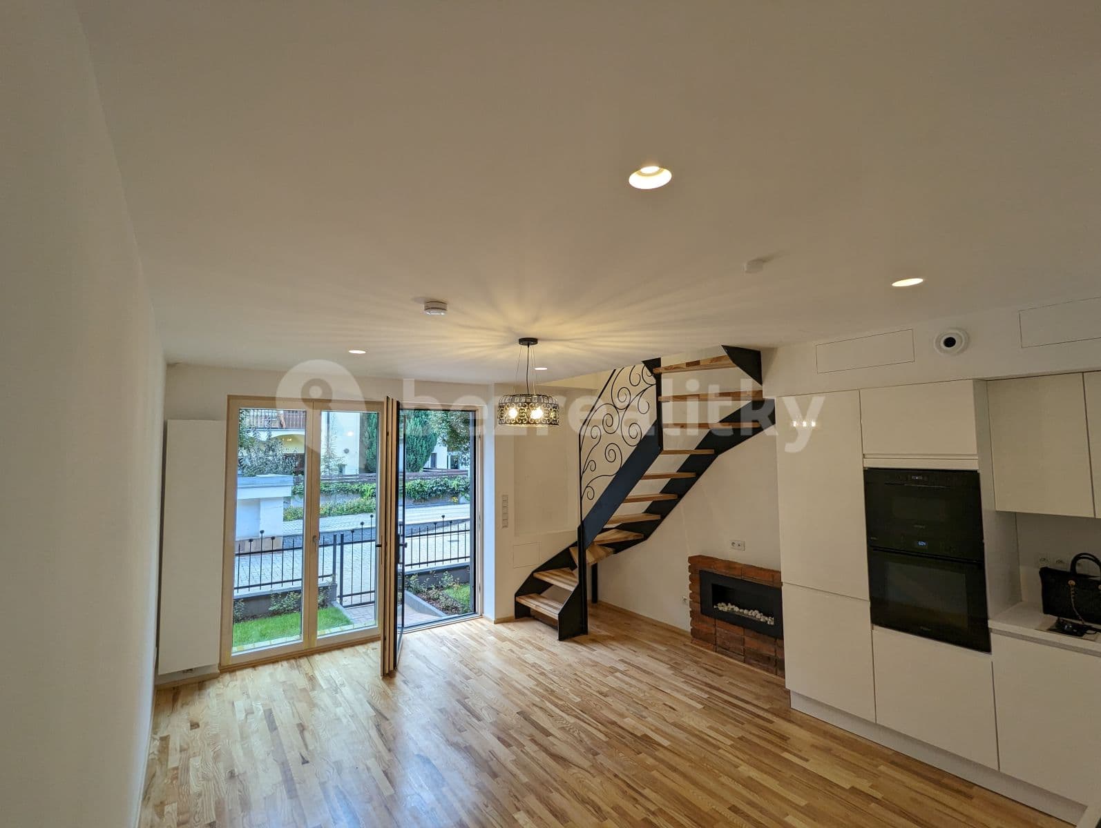 Prenájom bytu 2-izbový 44 m², Jana Masaryka, Praha, Praha Prenájom bytu 2-izbový 44 m², Jana Masaryka, Praha, Praha