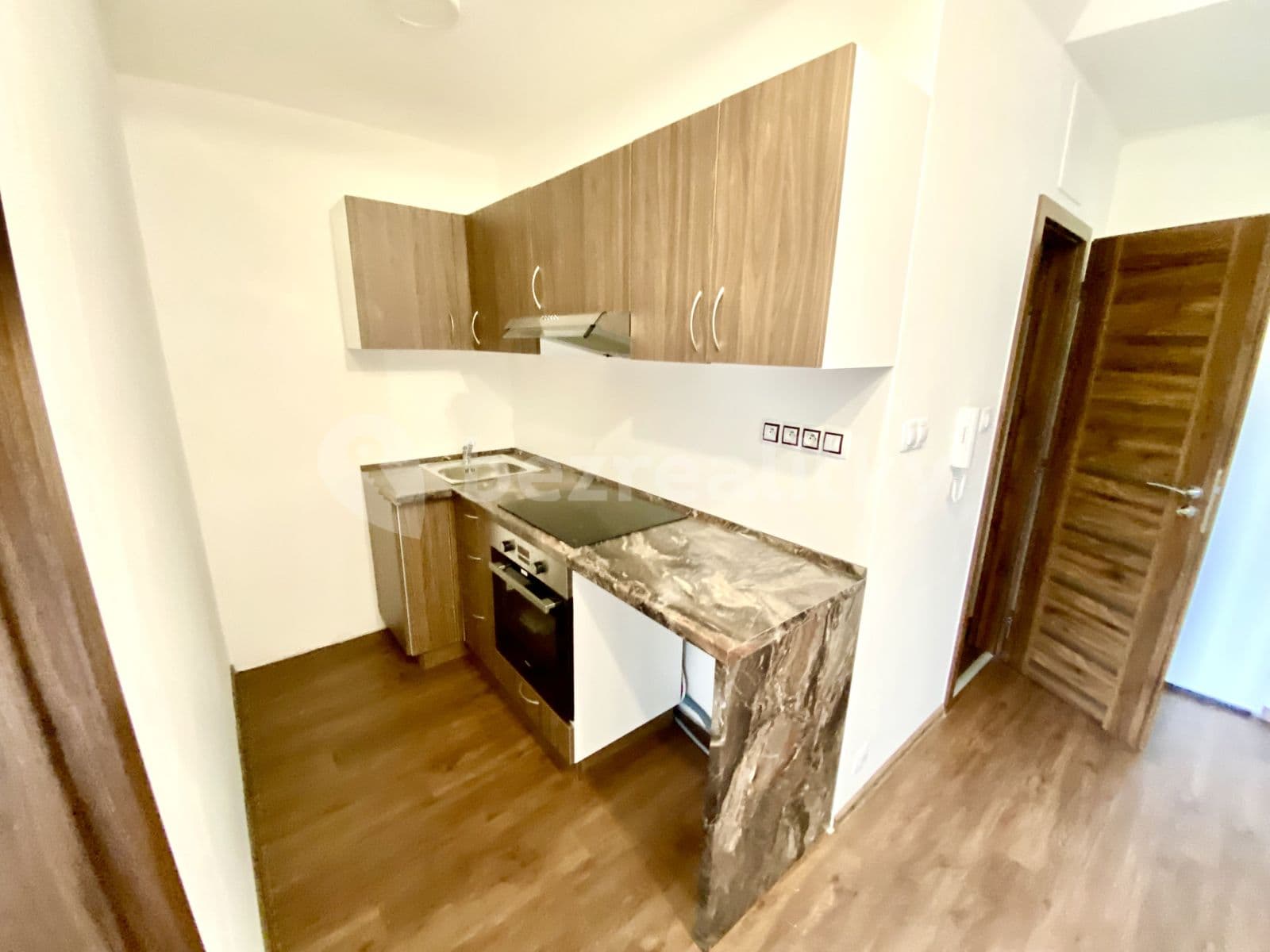 Prenájom bytu 2-izbový 48 m², Charkovská, Karlovy Vary, Karlovarský kraj Prenájom bytu 2-izbový 48 m², Charkovská, Karlovy Vary, Karlovarský kraj