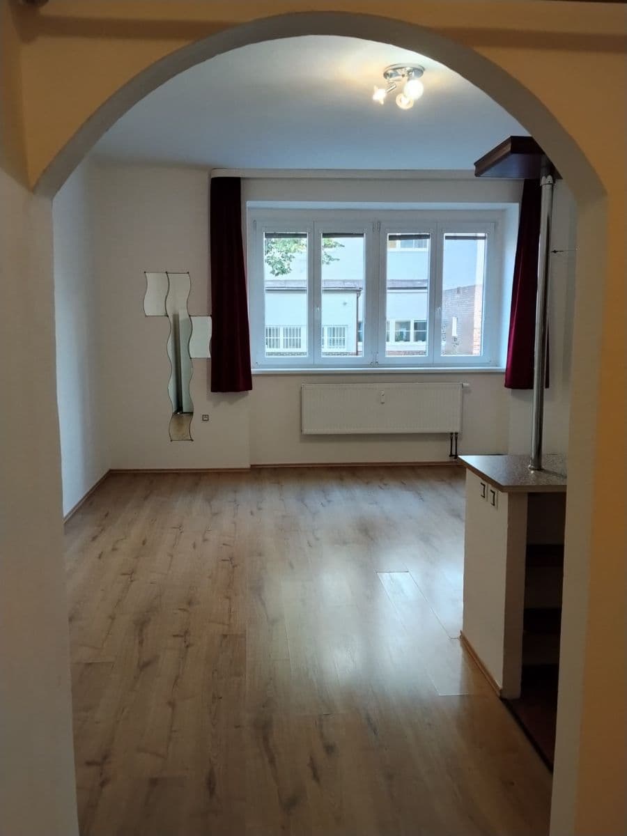 Prenájom bytu 1-izbový 38 m², Školní, Praha, Praha Prenájom bytu 1-izbový 38 m², Školní, Praha, Praha