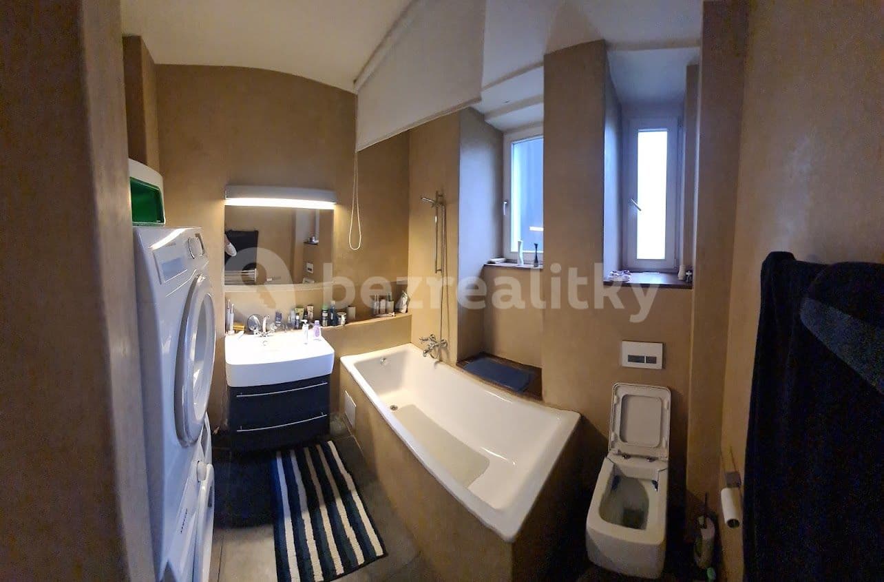 Prenájom bytu 3-izbový 66 m², Haškova, Praha, Praha Prenájom bytu 3-izbový 66 m², Haškova, Praha, Praha