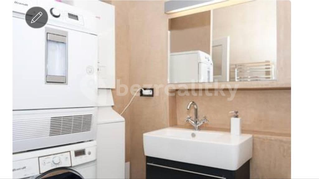 Prenájom bytu 3-izbový 66 m², Haškova, Praha, Praha Prenájom bytu 3-izbový 66 m², Haškova, Praha, Praha